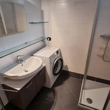 Appartement Modern In With Pool